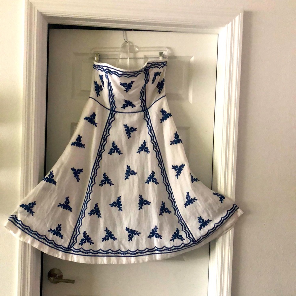 Strapless dress with pockets!  White with blue embroidery, Anthropologie size 10
